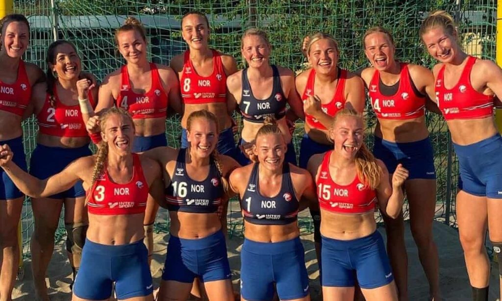 Norwegian women's handball team poses in shorts