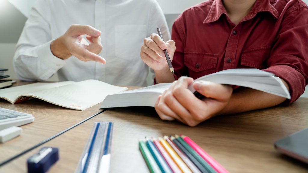 8 creative side hustles that made money in 2025 that could work for you in 2026