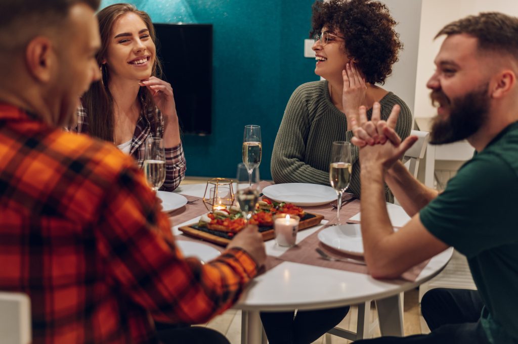 Should you mix your friend groups? Here’s how to do it right