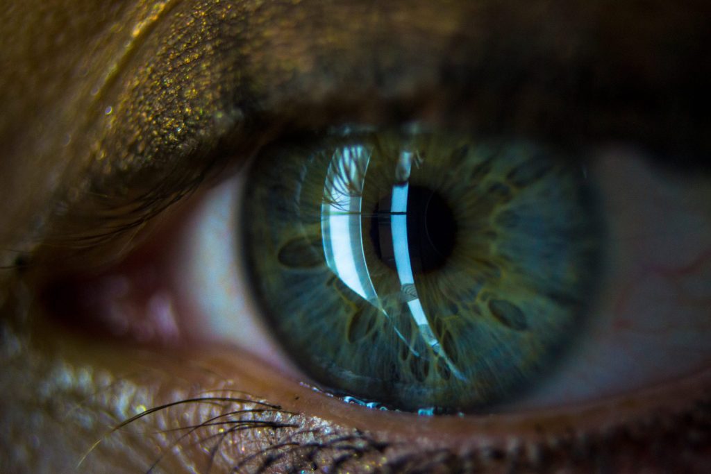 A wireless eye implant is helping people with macular degeneration read again