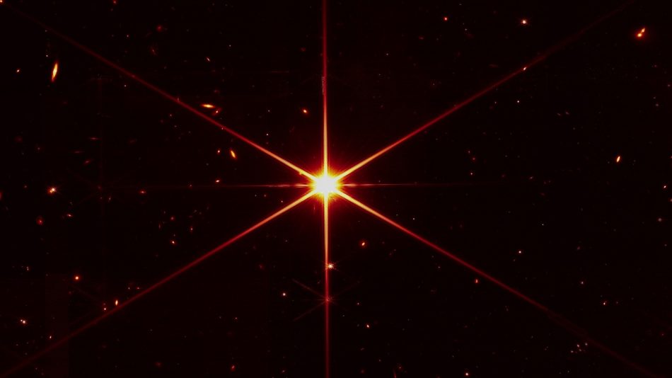 Image from the James Webb Space Telescope of a distant star during the alignment process of the infrared camera.