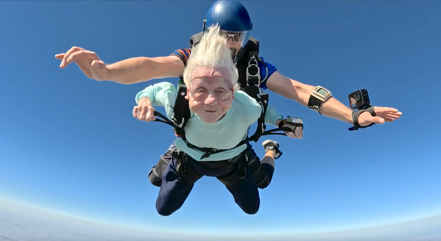 Meet Dorothy 104 year old Breaks Skydiving Record And Inspires Us All 