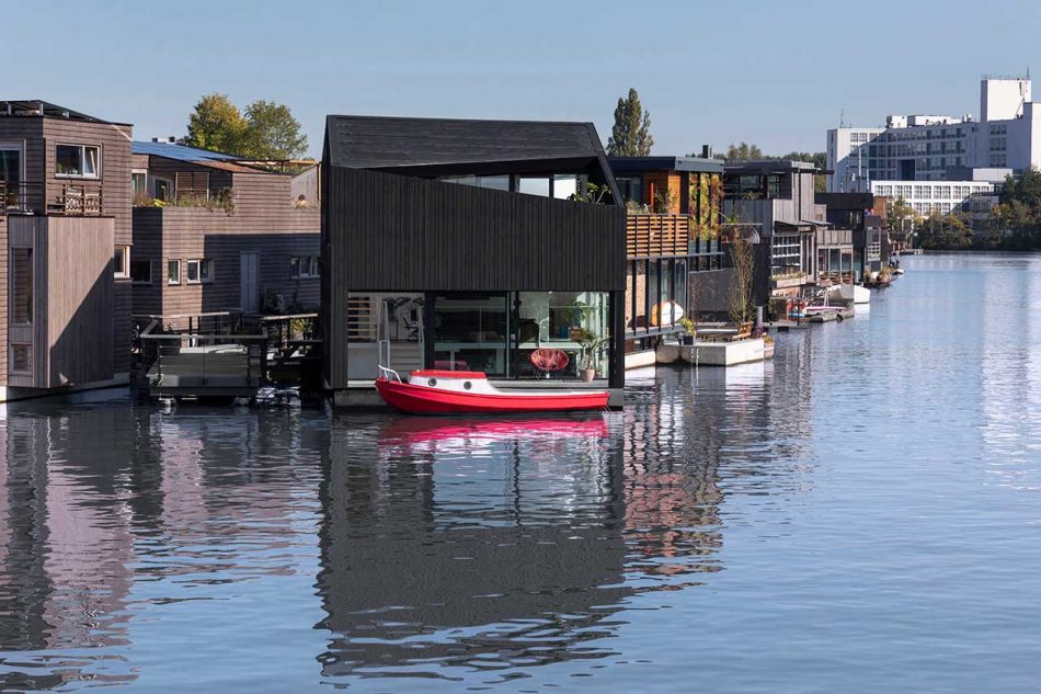 Stylish floating Amsterdam vil