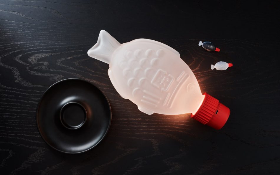 This fish lamp is designed to 