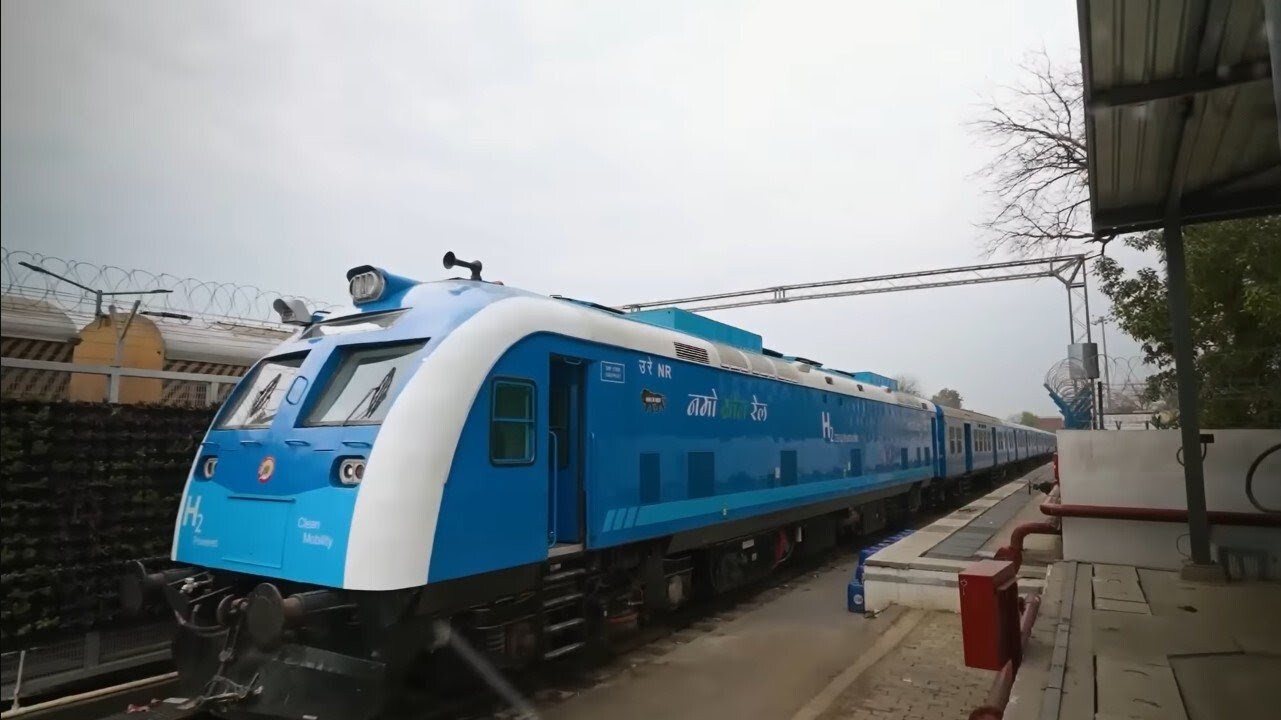Blue NR hydrogen train at a station platform, showcasing a modern H2-powered locomotive with 'Clean Mobility' branding on the side.