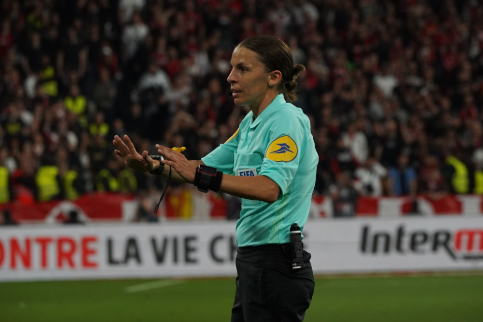 Stéphanie FRAPPART is the arbitrator of the Coupe de France final