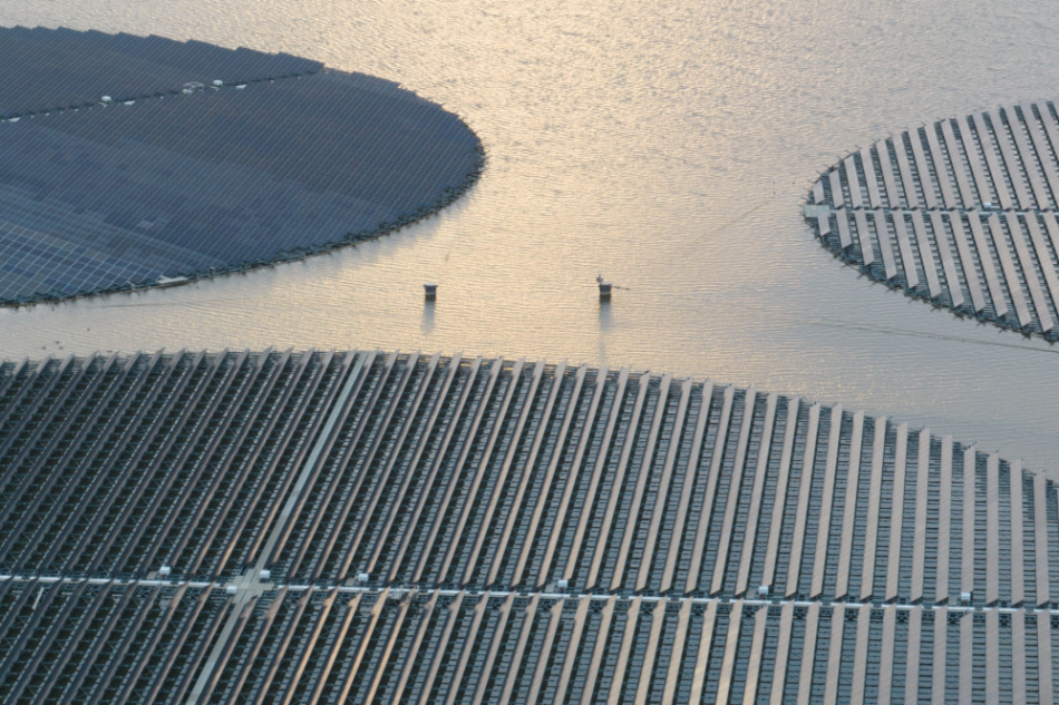 Floating rotating turnable solar panels. Large scale Sustainable energy solar system. The Netherlands.