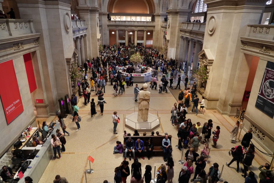 The Met Museum to return two B