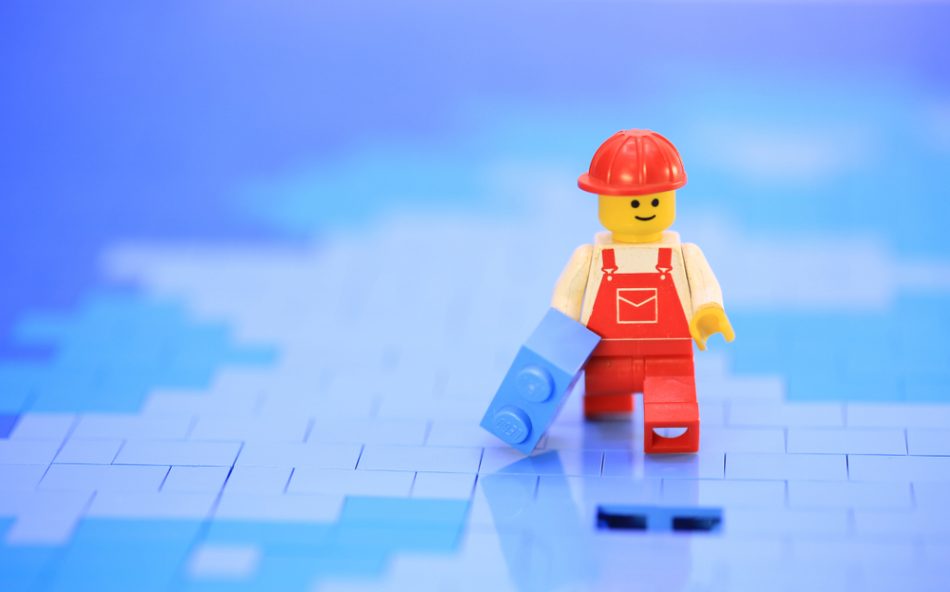 Lego to make its iconic plasti