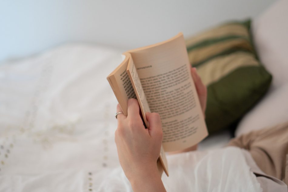 Study: Read before bed for a b
