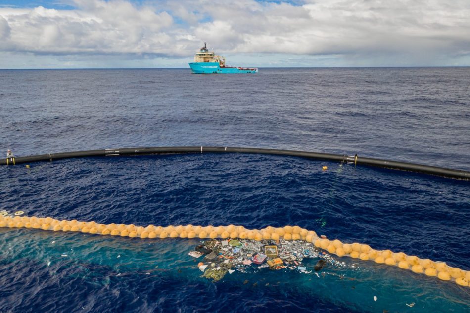 The Ocean Cleanup device has r